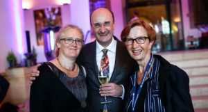 Andrew Manze und Mitglieder des Freundeskreises