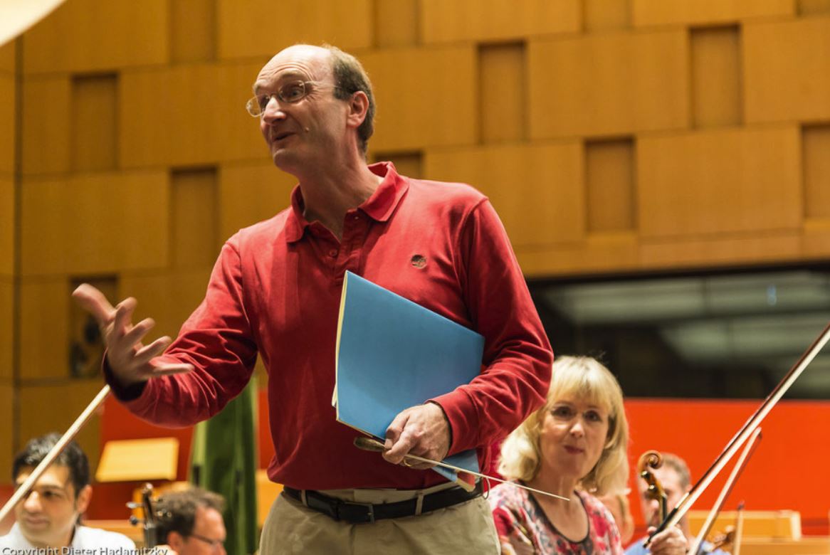 Andrew Manze bei der Probenarbeit - Foto: Dieter Hadamitzky