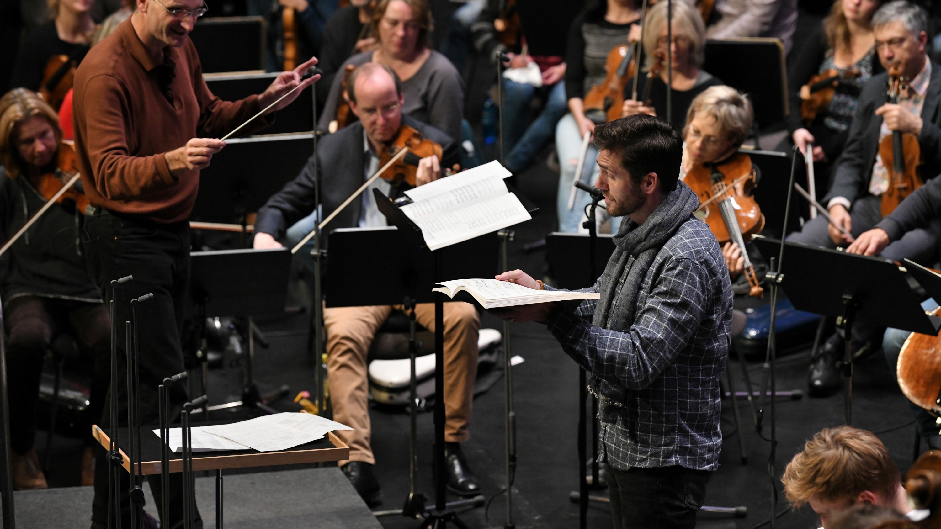 Die Freunde der NDR Radiophilharmonie stellen Ed Lyon (Tenor) vor.
