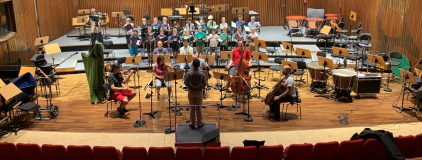 Die Freunde der NDR Radiophilharmonie stellen den Mitsingkalender vor. Foto: Nele Haller