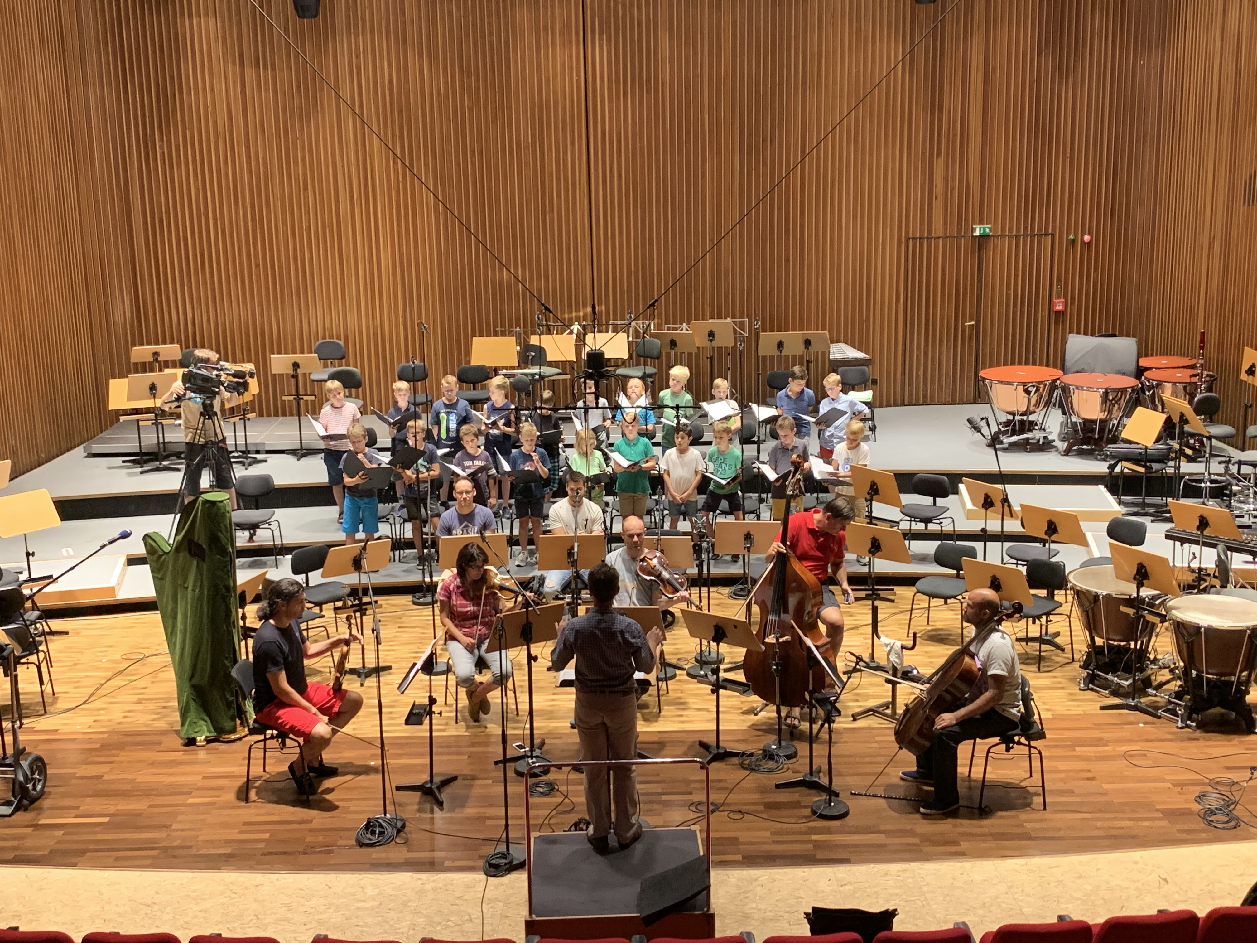 Die Freunde der NDR Radiophilharmonie stellen den Mitsingkalender vor. Foto: Nele Haller